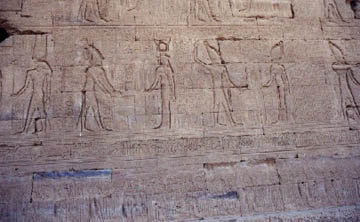 Le pharaon moule la première brique
