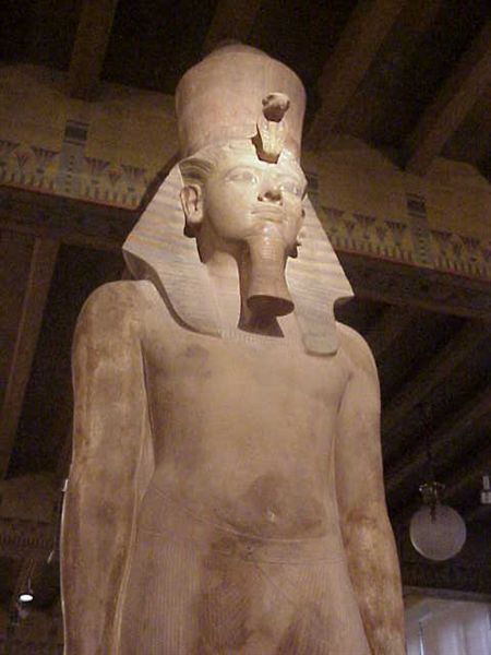 Colosse de Toutânkhamon exposé au musée de l'Institut oriental de Chicago