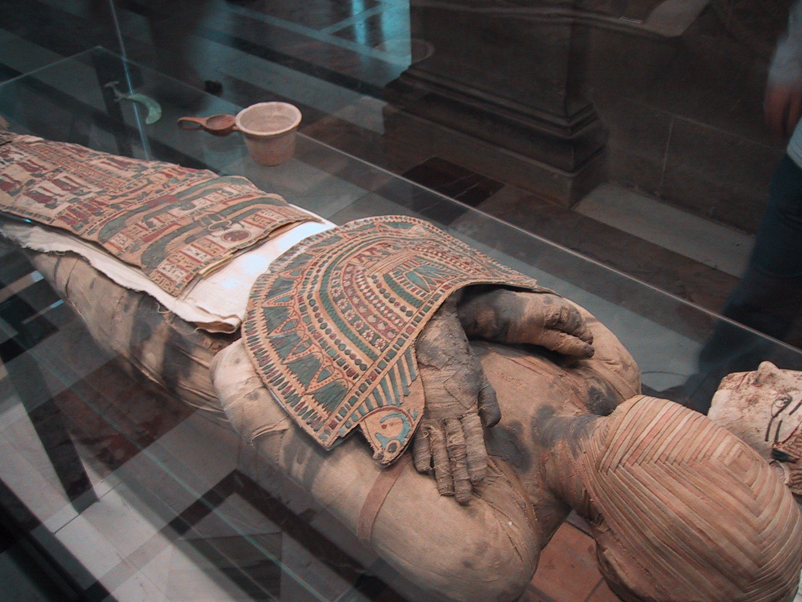 Momie égyptienne très bien conservée, Musée du Louvre, Paris, France