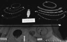 Colliers de perles et pierres color�es