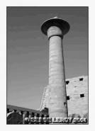 Taharqa, face au temple de Rams�s III