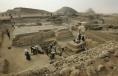 http://www.egyptos.net/egyptos/photos/Pyramides-et-Tombes--Decouverte-d-une-pyramide-a-Saqqara-11-2008--saqqara-decouverte-10.html