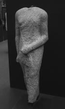 Statue d'un homme drap�