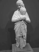 Pr�tre portant un vase