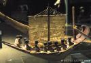 Barques c�r�moniales avec leurs rameurs