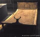 Lit aux pieds sculpt�s