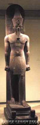 Statue d�Am�nophis III sur un tra�neau