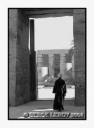 Gardien qui change de cour dans le temple d�Amon � Karnak