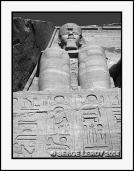 Cartouches royaux de Rams�s � ses pieds