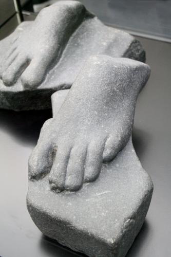 Fragment de socle avec pied