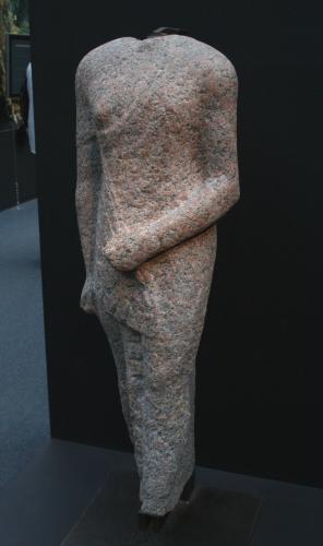 Statue d'un homme drapé