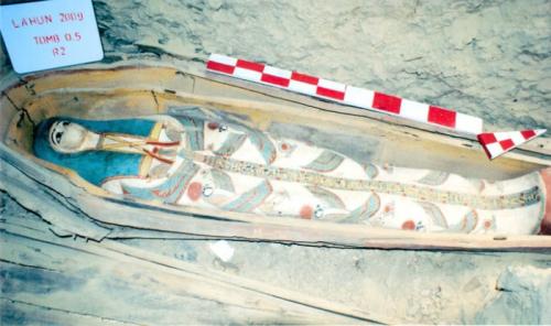Un des sarcophage découvert dans la nécropole de Illahu