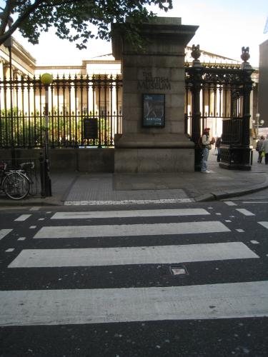 Accéder au musée par l'entrée principale