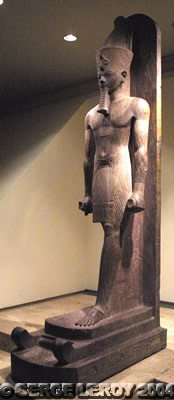 Statue d'aménophis III sur un traîneau