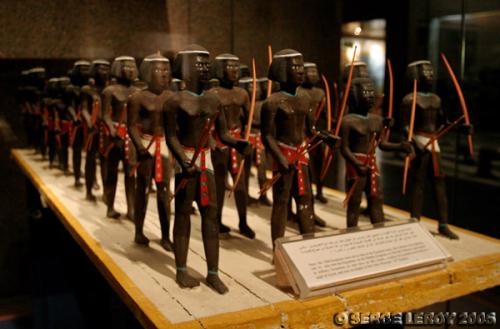Compagnie de guerriers nubiens armés