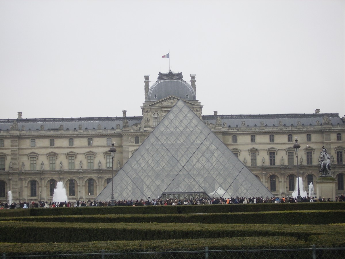 Pyramide du Louvre