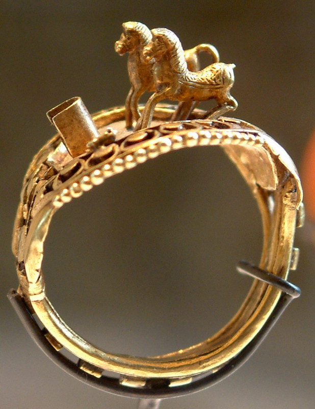 Bague aux chevaux au nom de Ramsès II