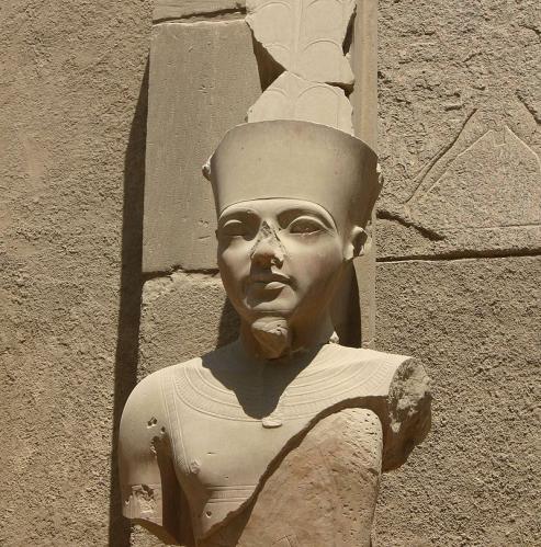 Statue de Toutânkhamon à Karnak