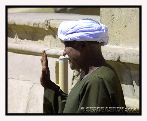 Gardien au turban traditionnel de Kom Ombo