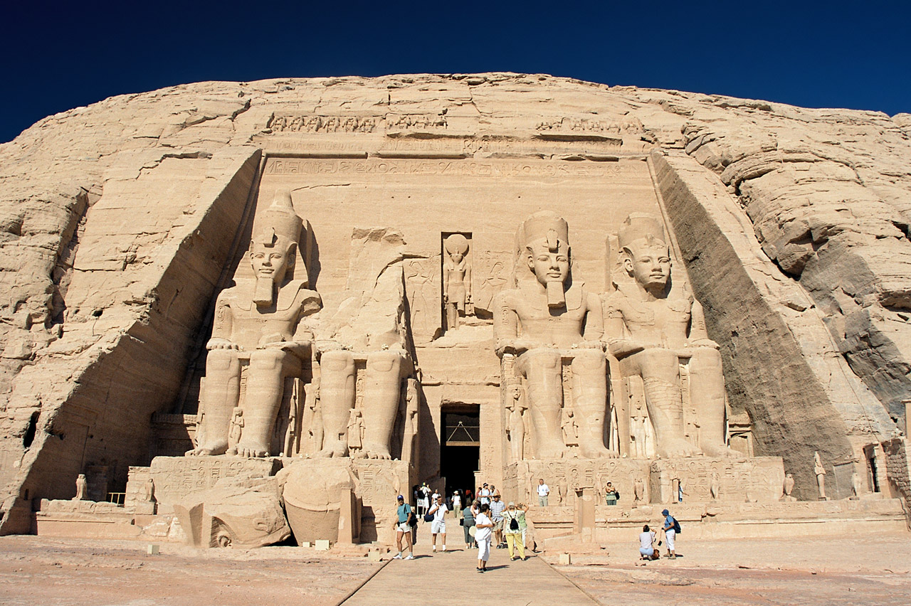 Abu_Simbel,_Ramesses_Temple_front_Egypt_Oct_2004.jpg