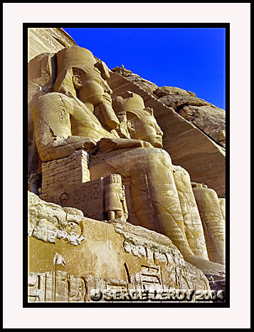 Ramsès II représenté dans la roche pour l'éternité
