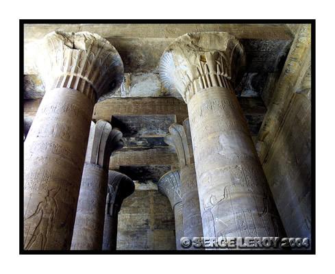 Colonnes aux représentations d'Horus