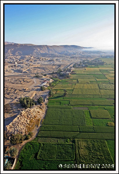 Vue du Ramesseum depuis une Montgolfière