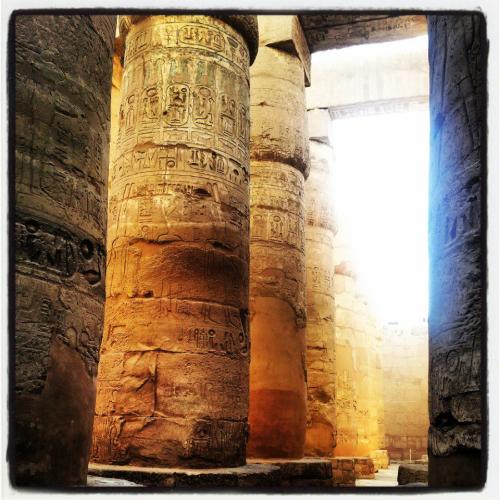 Ra se lève... et inonde le temple de Karnak de sa lumière