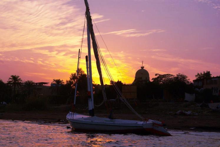 Coucher de soleil sur les rives du Nil à Louxor