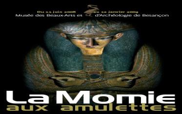 La momie aux amulettes