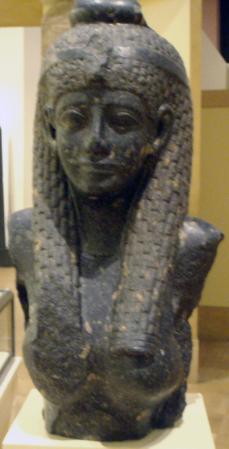 Fragment d'une statue de Cléopâtre VII
