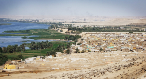 Le site de Beni Hassan est situé à 270km au sud du Caire, à 30 km au sud de la ville d'El Minya.