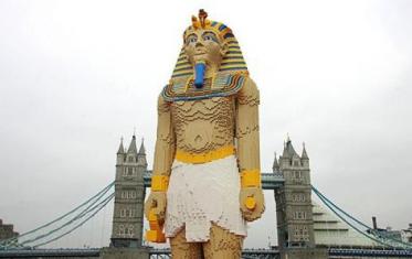 Un pharaon géant en Lego à Londres
