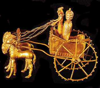 Modèle réduit de char perse en or (IVe s. av. J.-C.).