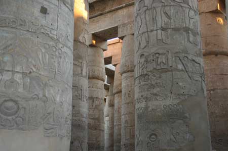 Grande salle hypostyle du temple de Karnak